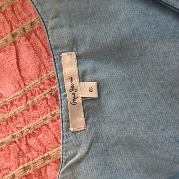 Pepe jeans denim dress with embroidery detail. Size xs. Excellent condition. - Picture 3 of 6